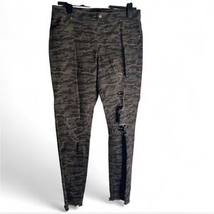 Women’s Distressed Camo Pant